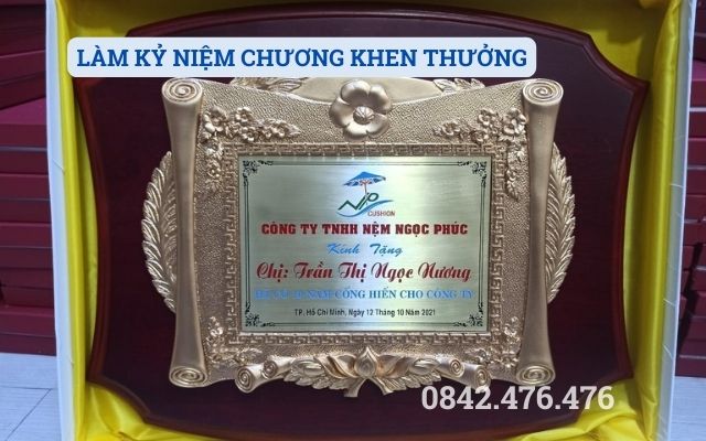 LÀM KỶ NIỆM CHƯƠNG KHEN THƯỞNG TẠI QUẢNG NGÃI